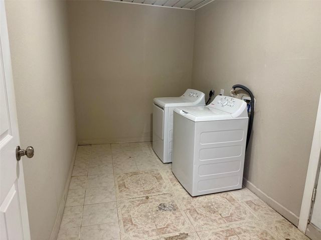 6743 Crestmont Street, Houston, TX 77033