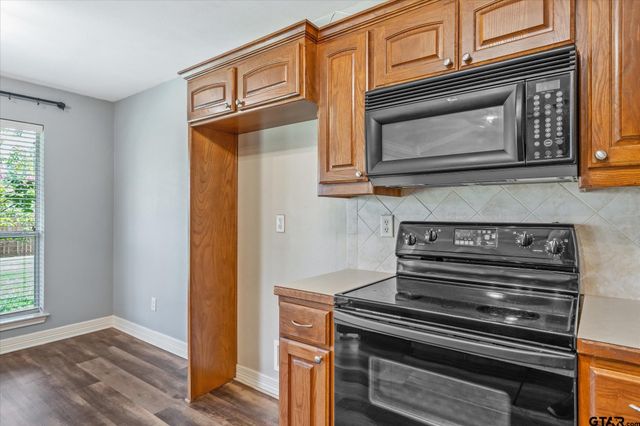 401 Amanda Court, Whitehouse, TX 75791