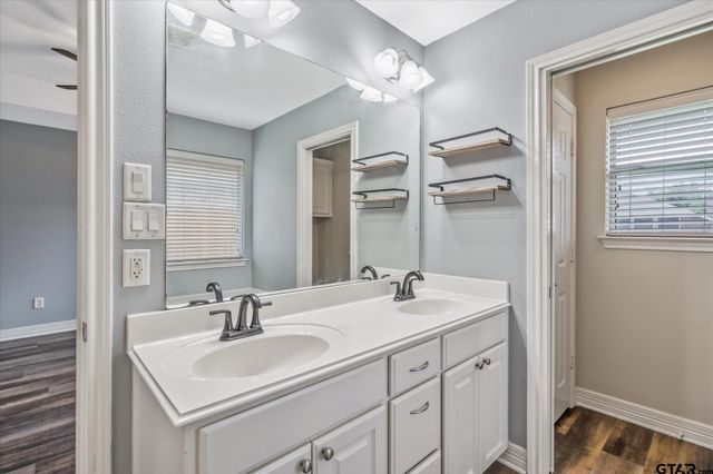 401 Amanda Court, Whitehouse, TX 75791