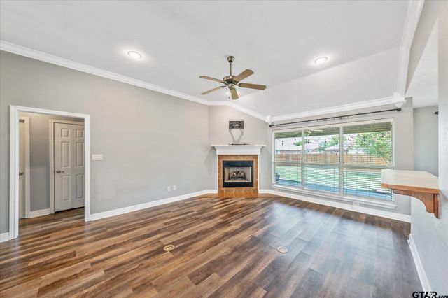 401 Amanda Court, Whitehouse, TX 75791