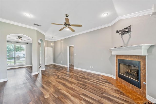 401 Amanda Court, Whitehouse, TX 75791