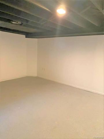25 Highland Ave Unit 2, Clawson, MI 48017
