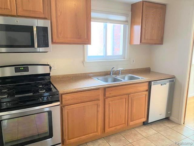 25 Highland Ave Unit 2, Clawson, MI 48017
