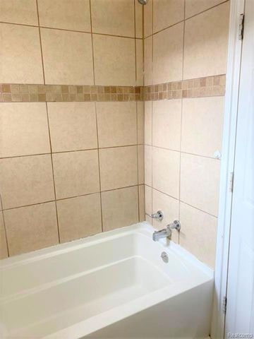 25 Highland Ave Unit 2, Clawson, MI 48017