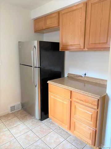 25 Highland Ave Unit 2, Clawson, MI 48017