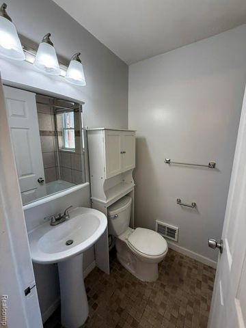 25 Highland Ave Unit 2, Clawson, MI 48017