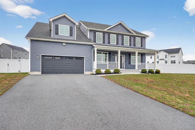 12 Kensington Lane, Poughkeepsie, NY 12603