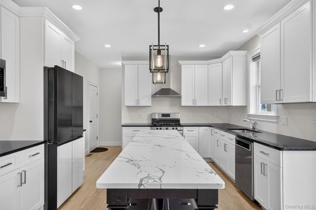 12 Kensington Lane, Poughkeepsie, NY 12603