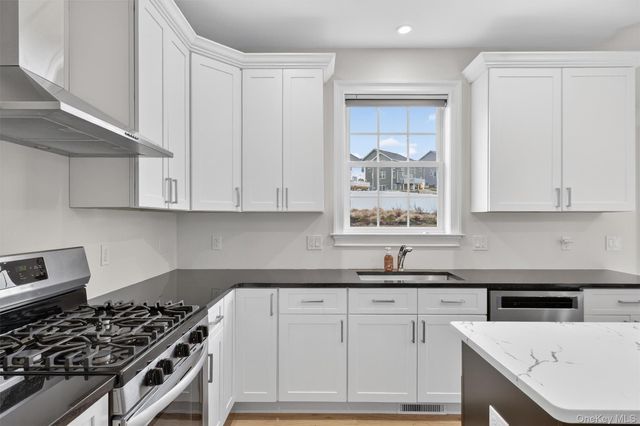 12 Kensington Lane, Poughkeepsie, NY 12603