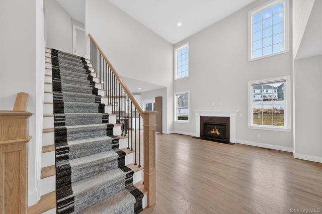 12 Kensington Lane, Poughkeepsie, NY 12603