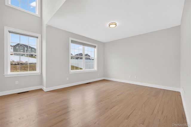 12 Kensington Lane, Poughkeepsie, NY 12603