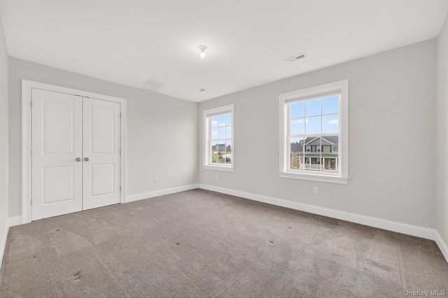 12 Kensington Lane, Poughkeepsie, NY 12603