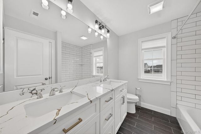 12 Kensington Lane, Poughkeepsie, NY 12603