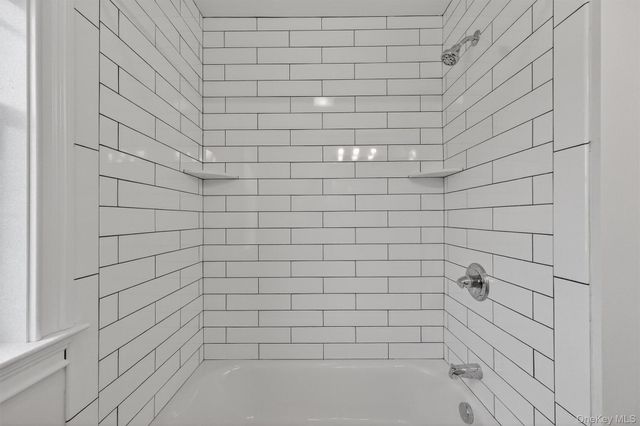 12 Kensington Lane, Poughkeepsie, NY 12603