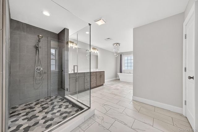 12 Kensington Lane, Poughkeepsie, NY 12603