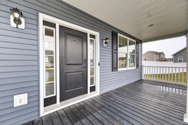 12 Kensington Lane, Poughkeepsie, NY 12603