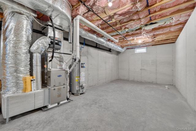 12 Kensington Lane, Poughkeepsie, NY 12603