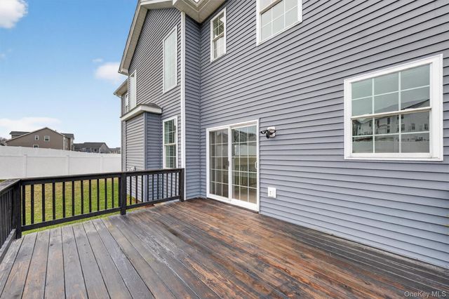 12 Kensington Lane, Poughkeepsie, NY 12603