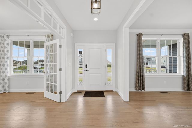 12 Kensington Lane, Poughkeepsie, NY 12603