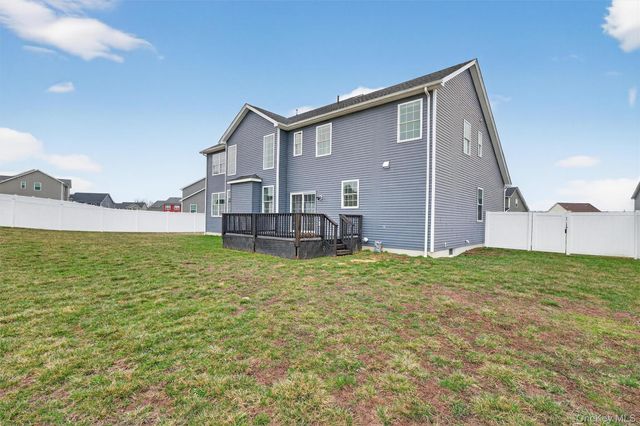 12 Kensington Lane, Poughkeepsie, NY 12603