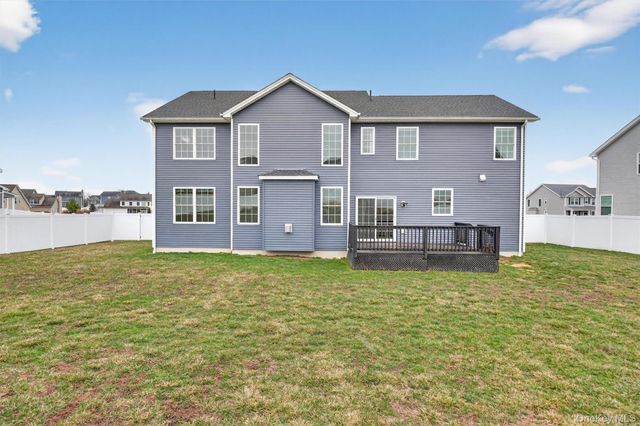 12 Kensington Lane, Poughkeepsie, NY 12603