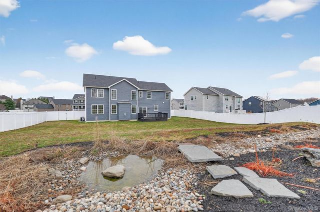 12 Kensington Lane, Poughkeepsie, NY 12603