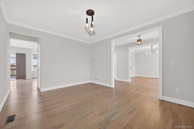 12 Kensington Lane, Poughkeepsie, NY 12603