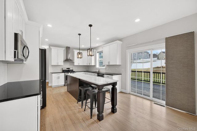 12 Kensington Lane, Poughkeepsie, NY 12603