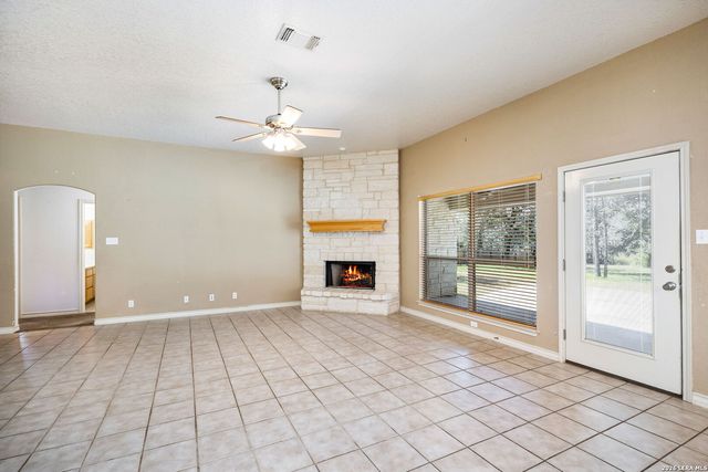 112 LEGACY TRCE, La Vernia, TX 78121