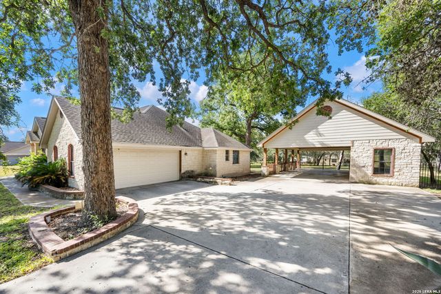 112 LEGACY TRCE, La Vernia, TX 78121
