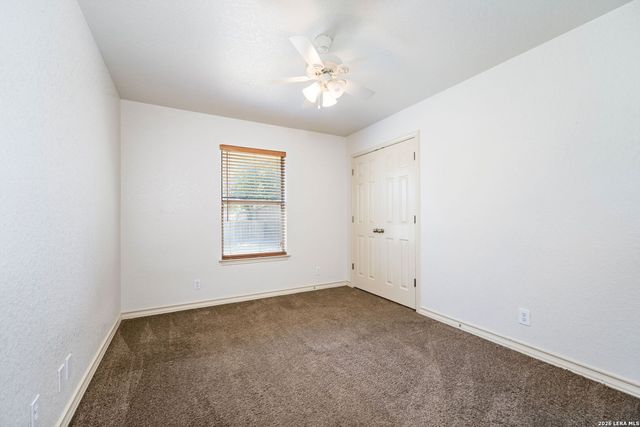112 LEGACY TRCE, La Vernia, TX 78121
