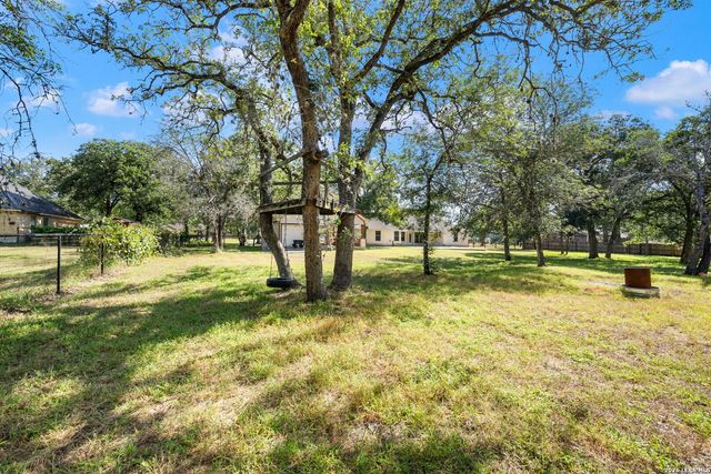 112 LEGACY TRCE, La Vernia, TX 78121