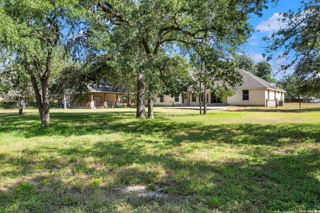 112 LEGACY TRCE, La Vernia, TX 78121