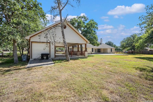 112 LEGACY TRCE, La Vernia, TX 78121