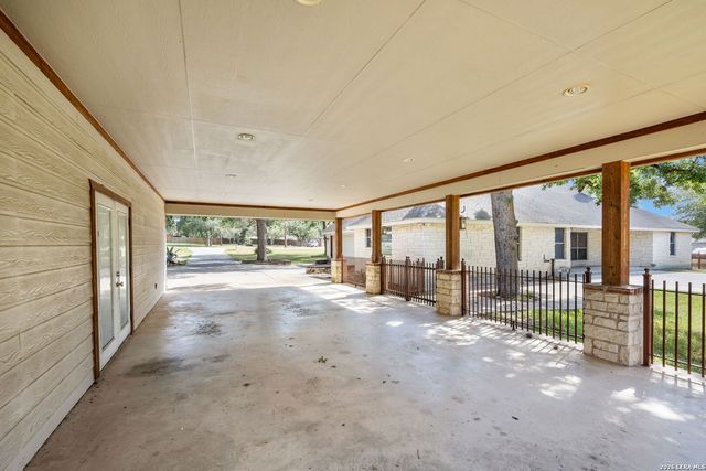 112 LEGACY TRCE, La Vernia, TX 78121
