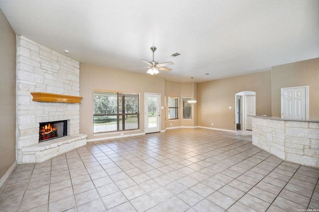 112 LEGACY TRCE, La Vernia, TX 78121