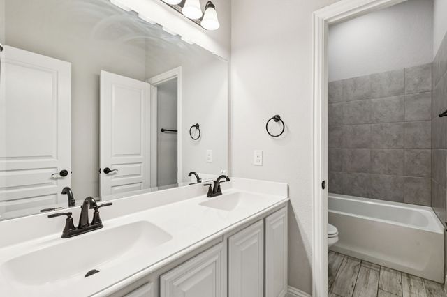 1808 Isabella Court, Glenn Heights, TX 75154