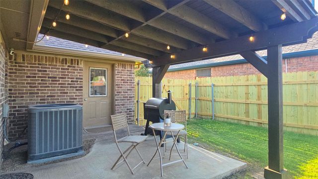 504 Greenwood Lane, Krum, TX 76249