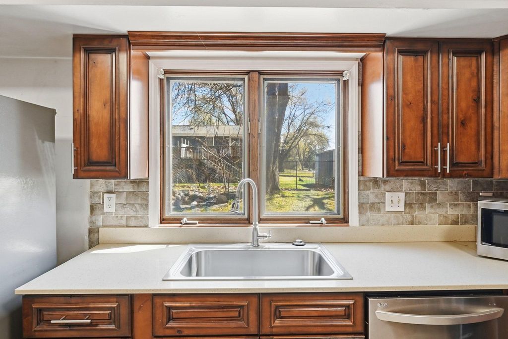 10501 Fillmore Street NE, Blaine, MN 55434 — photo 4