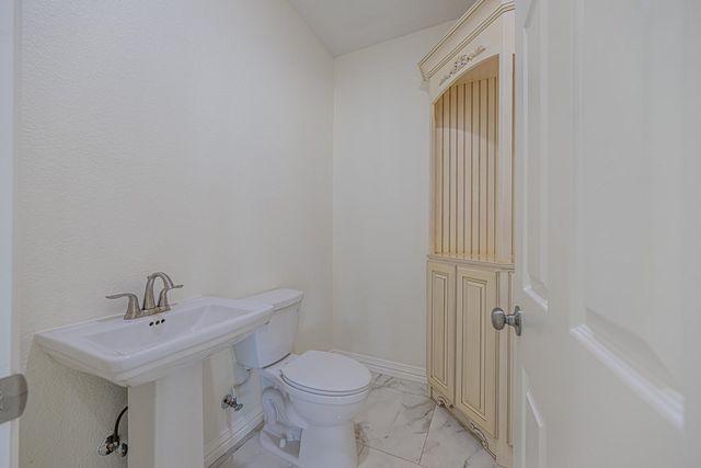 519 E County Rd 138, Midland, TX 79706