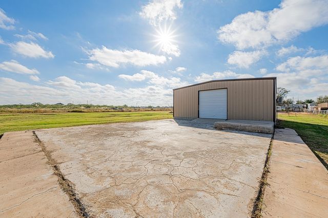 519 E County Rd 138, Midland, TX 79706