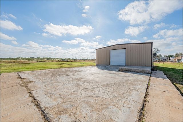 519 E County Rd 138, Midland, TX 79706