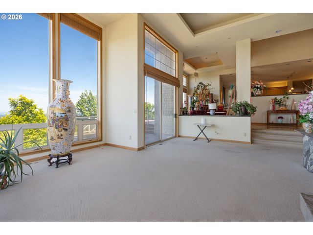 9211 Se HIGHGATE Dr, Happy Valley, OR 97086