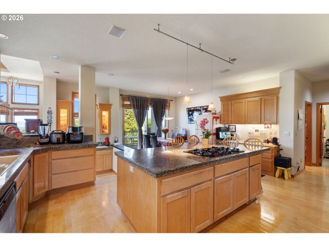 9211 Se HIGHGATE Dr, Happy Valley, OR 97086
