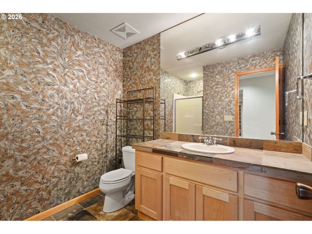 9211 Se HIGHGATE Dr, Happy Valley, OR 97086