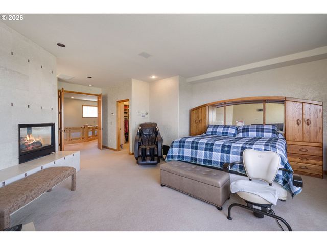 9211 Se HIGHGATE Dr, Happy Valley, OR 97086