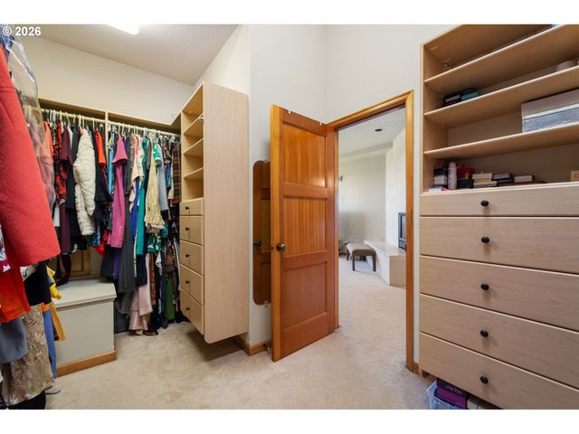 9211 Se HIGHGATE Dr, Happy Valley, OR 97086