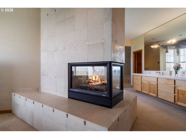 9211 Se HIGHGATE Dr, Happy Valley, OR 97086