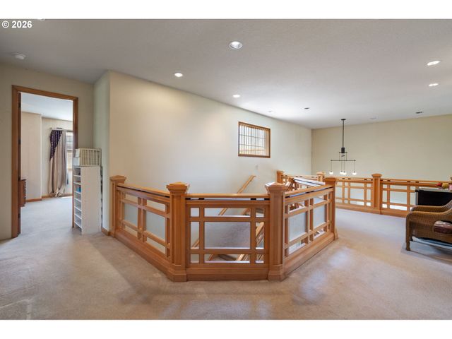 9211 Se HIGHGATE Dr, Happy Valley, OR 97086