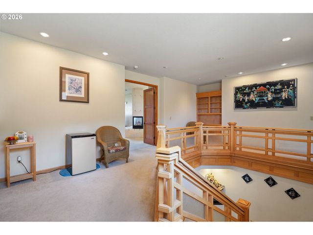 9211 Se HIGHGATE Dr, Happy Valley, OR 97086
